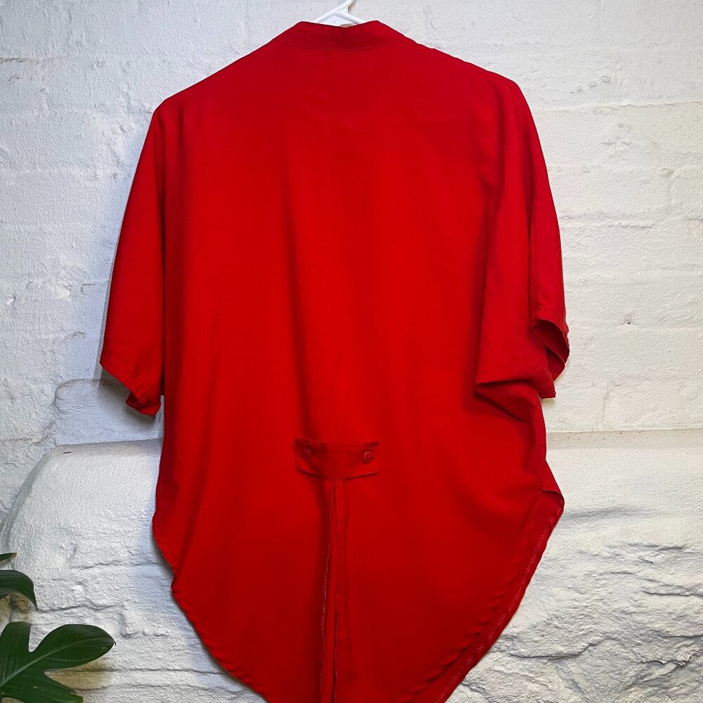 Unique oversized triangular red button up - Picture 2 of 4